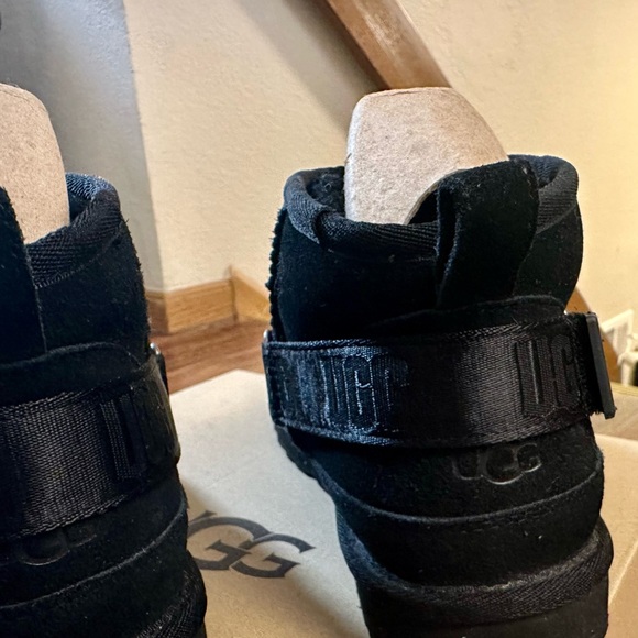 UGG | Classic Ultra Mini Hybrid Boot in Black, size 8 - Picture 7 of 7